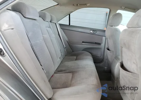 2005 Toyota Camry Le z USA, uszkodzony, nr VIN 4T1BE30K05U511149